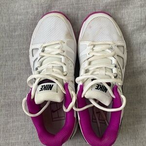 Nike Air Vapor Advantage Tennis Shoe